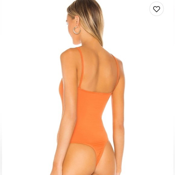 Superdown Taryn Asymmetric Bodysuit - Picture 3 of 5